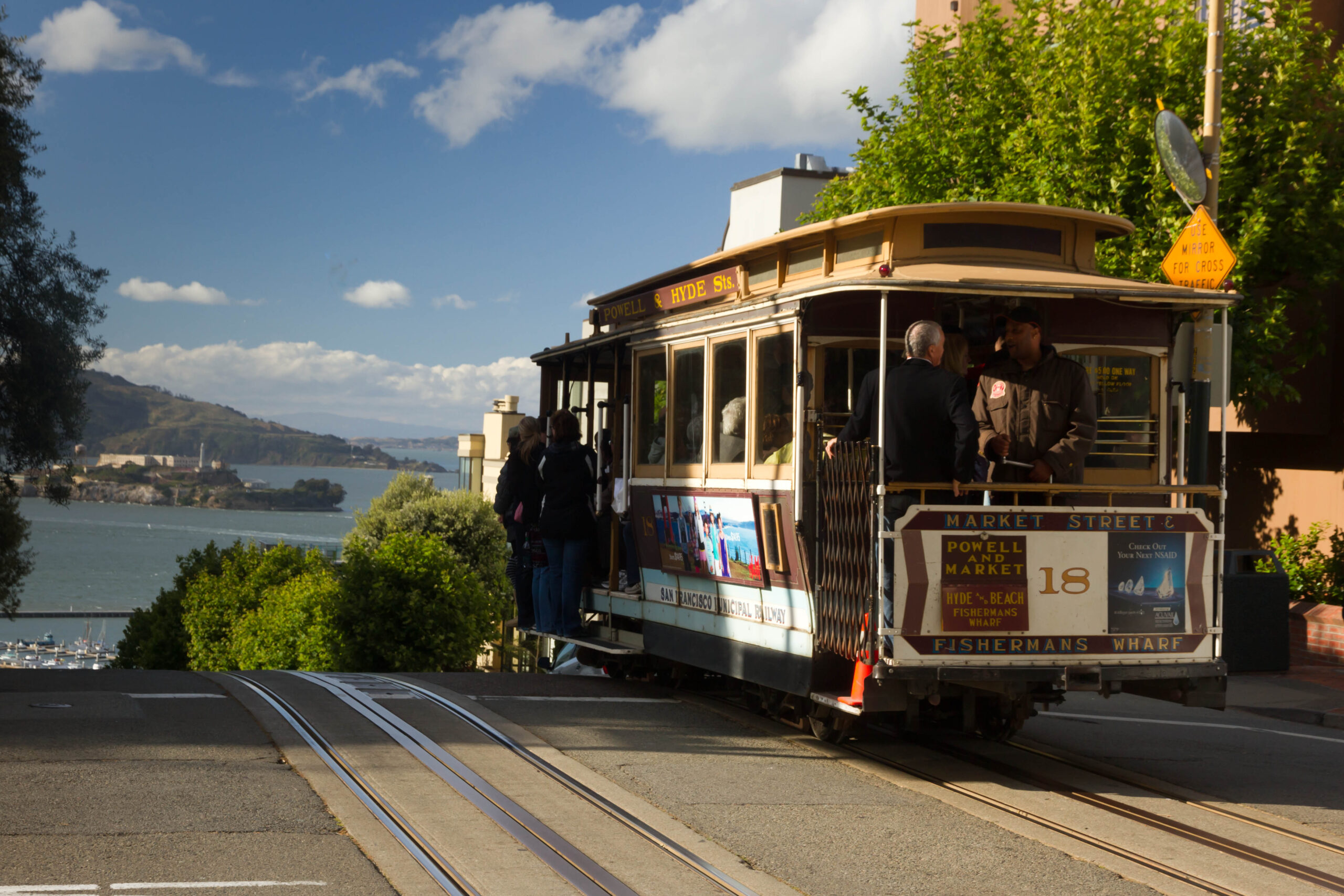 Cable car to Nob Hill on the San Francisco tour